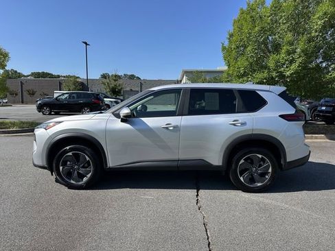 Certified 2025 Nissan Rogue SV FWD image 6