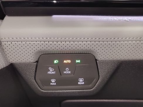 Certified 2024 Volkswagen Atlas Peak Edition SEL image 33