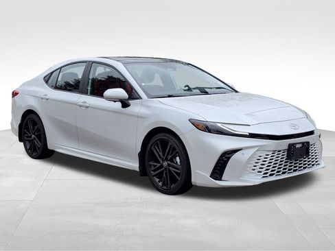 Used 2025 Toyota Camry Hybrid AWD/4WD image 4