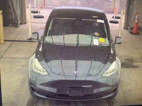 Used 2024 Tesla Model Y Long Range image 2