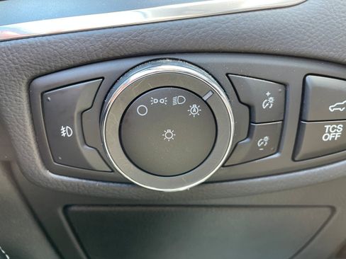 Used 2023 Ford Edge Titanium AWD/4WD image 17