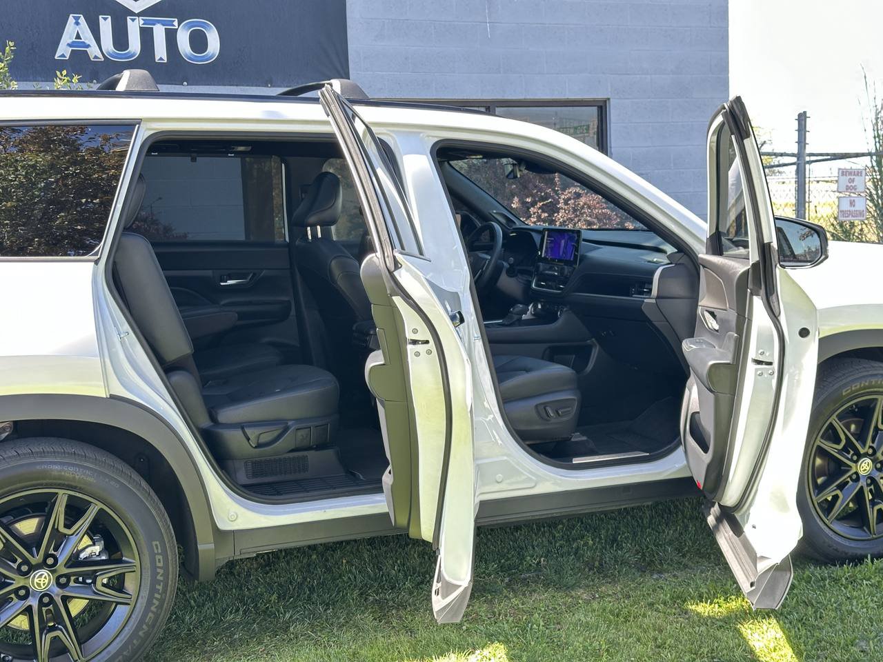 Used 2025 Toyota Grand Highlander AWD Hybrid image 27