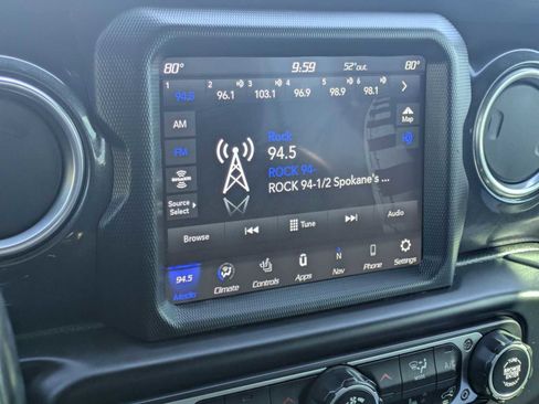 Used 2020 Jeep Wrangler Unlimited Sahara AWD/4WD image 30
