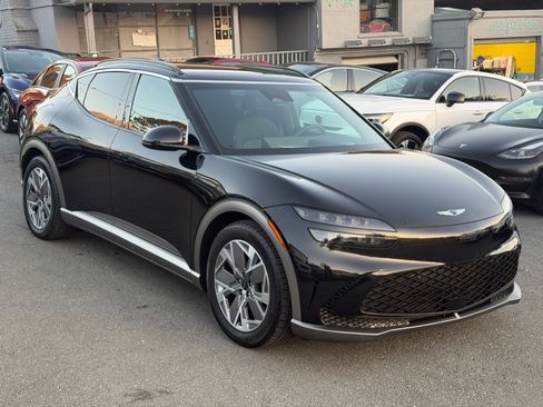 Used 2024 Genesis GV60 RWD image 3