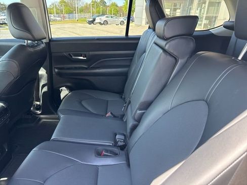 Used 2024 Toyota Grand Highlander XLE image 10