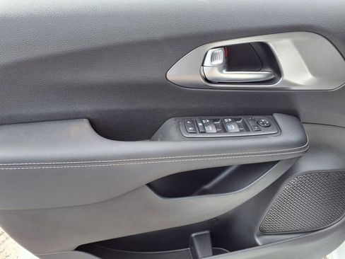 New 2026 Chrysler Voyager LX image 6