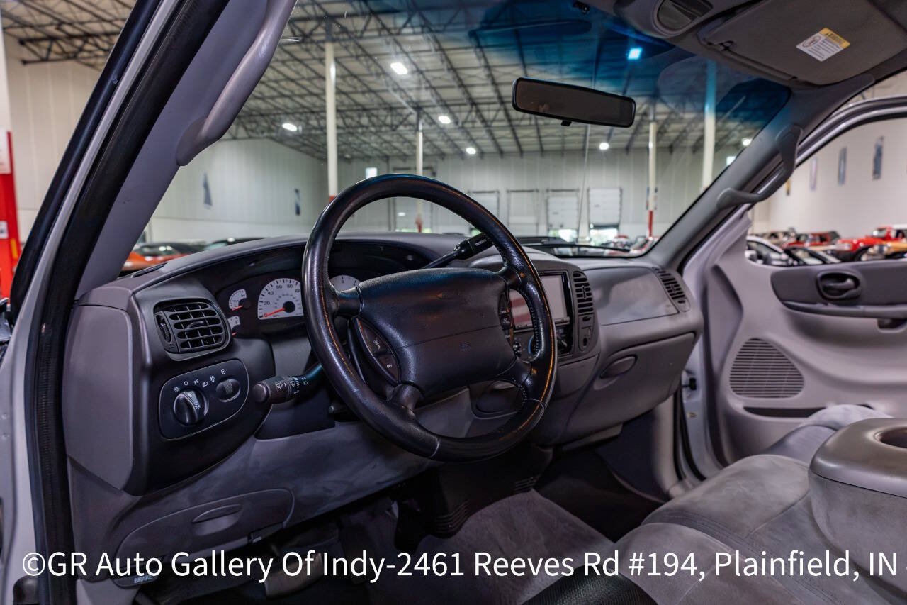 Used 2001 Ford F150 Lightning RWD image 14