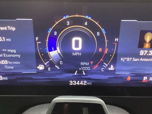 Used 2024 Chevrolet Traverse RS image 3