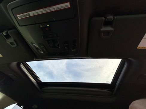 Used 2021 Toyota Sienna Platinum FWD image 31