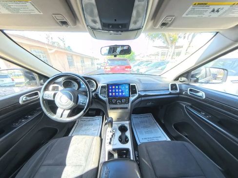 Used 2012 Jeep Grand Cherokee Laredo w/ Laredo E Group AWD/4WD image 24