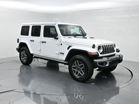 Used 2026 Jeep Wrangler Unlimited Sahara AWD/4WD image 2
