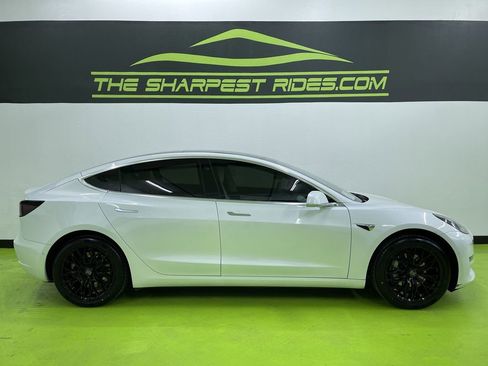 Used 2020 Tesla Model 3 Standard Range Plus image 11
