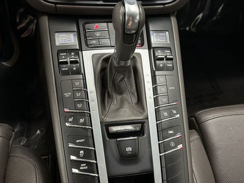 Used 2020 Porsche Macan AWD/4WD image 18