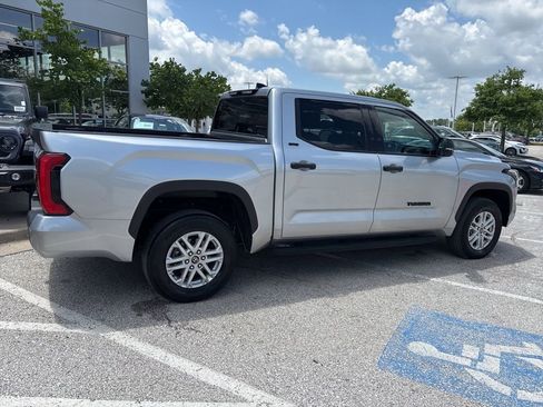 Used 2022 Toyota Tundra SR5 w/ SR5 Convenience Package AWD/4WD image 30