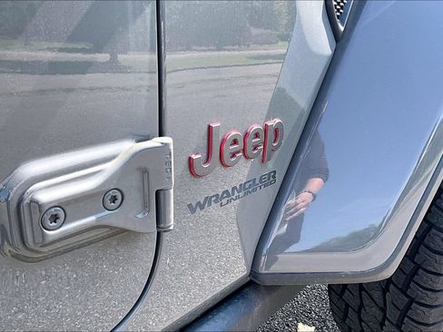 Used 2021 Jeep Wrangler Unlimited Rubicon AWD/4WD image 11