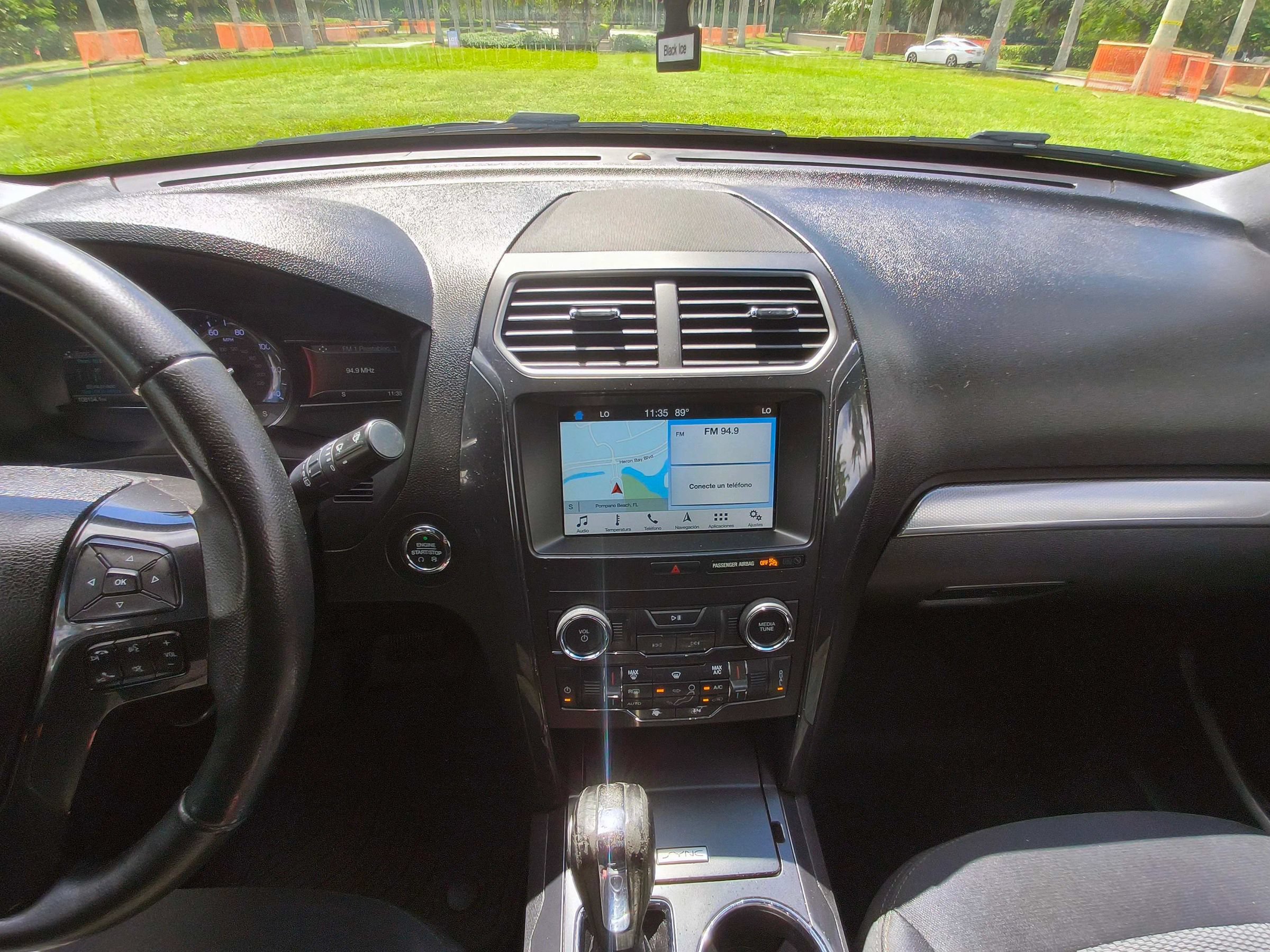 Used 2018 Ford Explorer XLT w/ Equipment Group 201A FWD image 9
