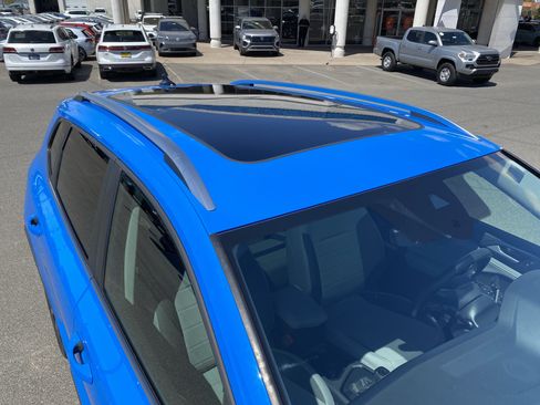 Used 2023 Volkswagen Taos SE w/ Panoramic Sunroof Package FWD image 10