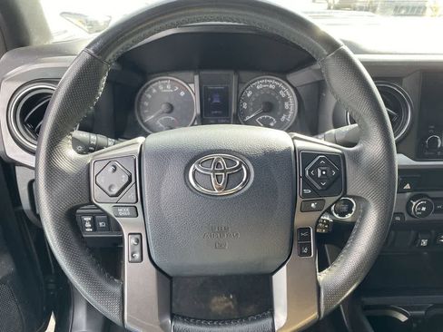 Used 2019 Toyota Tacoma TRD Sport image 17