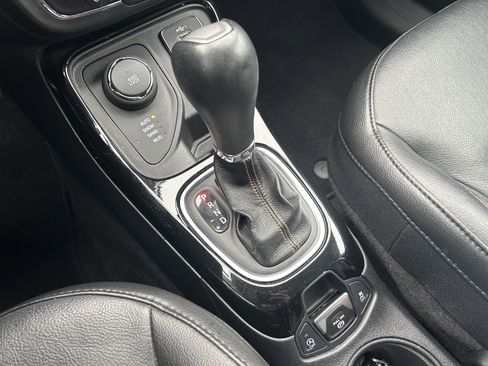 Used 2019 Jeep Compass Limited image 16