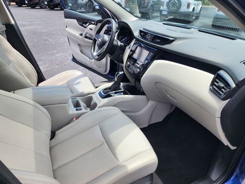 Used 2022 Nissan Rogue Sport SL w/ Premium Package FWD image 13
