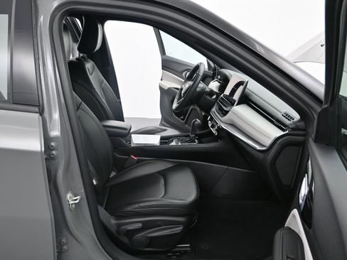 Used 2024 Jeep Compass Limited image 13