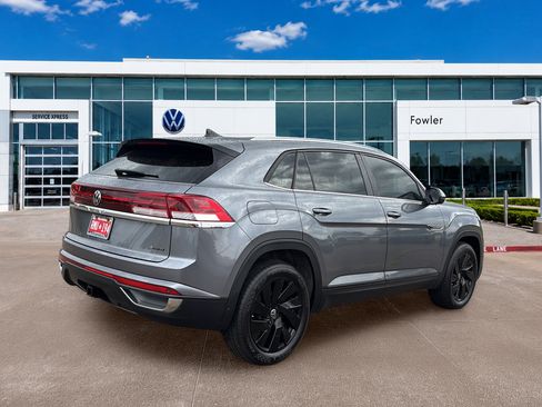 Used 2025 Volkswagen Atlas Cross Sport SE AWD/4WD image 5