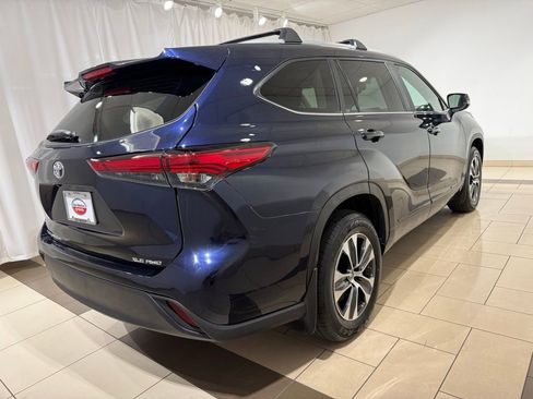 Used 2023 Toyota Highlander XLE AWD/4WD image 5