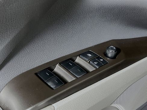 Used 2022 Toyota Camry SE image 17