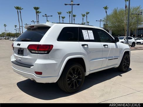 Used 2022 Jeep Grand Cherokee Laredo X RWD image 6