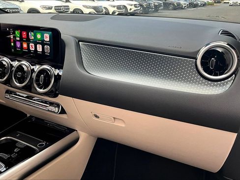 Used 2025 Mercedes-Benz GLA 250 4MATIC image 16