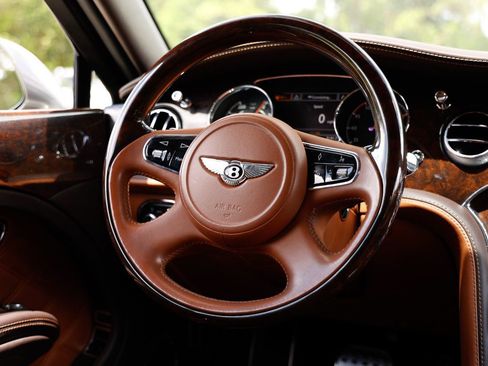 Used 2016 Bentley Mulsanne Speed RWD image 32