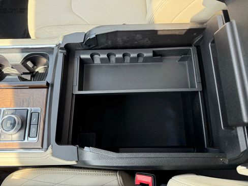 Used 2020 Ford Expedition Platinum image 30