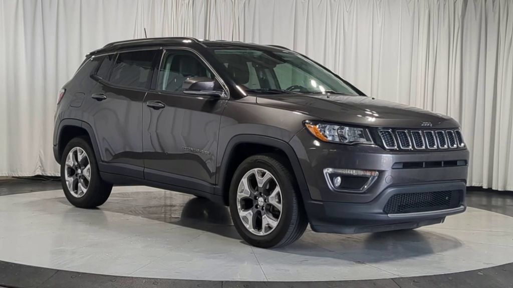 Used 2018 Jeep Compass Limited w/ Navigation Group FWD image 3