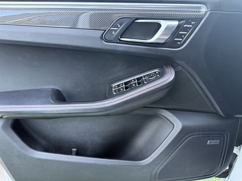 Used 2018 Porsche Macan GTS image 31