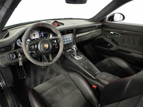 Certified 2018 Porsche 911 GT3 RWD image 4