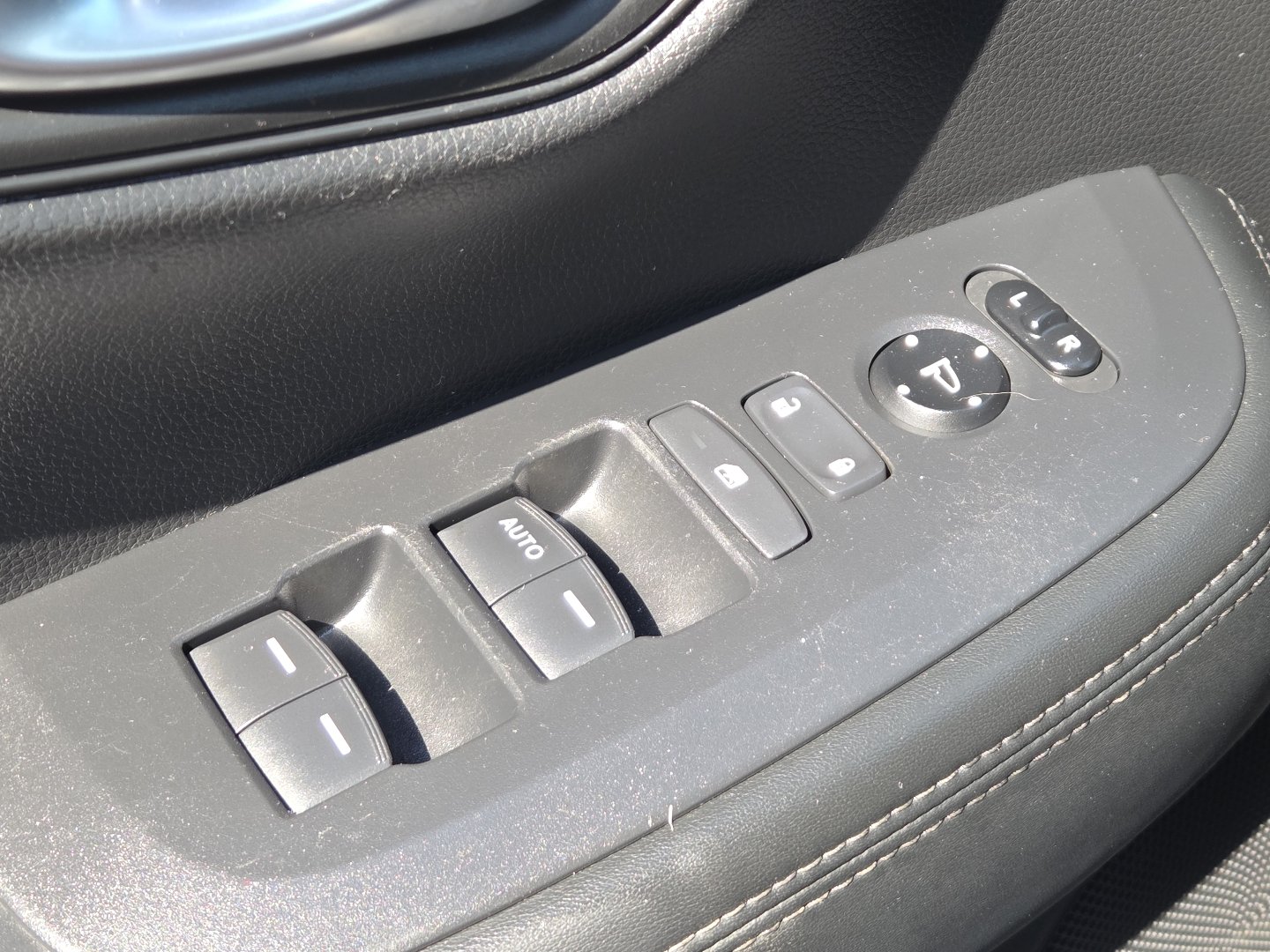 Used 2023 Honda HR-V LX image 25