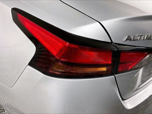 Used 2024 Nissan Altima 2.5 SV FWD image 28