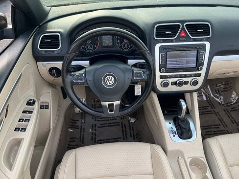 Used 2013 Volkswagen Eos Komfort FWD image 26