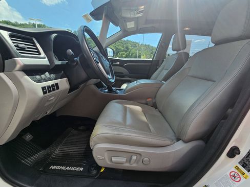 Used 2018 Toyota Highlander Limited Platinum image 18