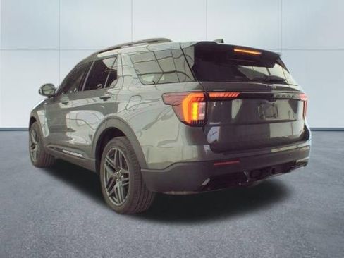 Used 2025 Ford Explorer ST-Line w/ ST-Line Street Pack image 5