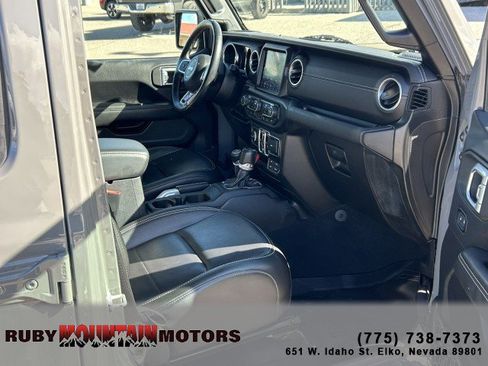 Used 2020 Jeep Wrangler Unlimited Sahara image 25