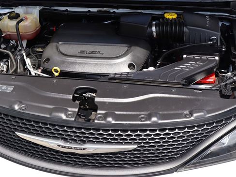 Used 2023 Chrysler Voyager LX FWD image 60