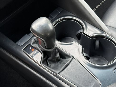 Used 2020 Toyota Camry SE FWD image 20