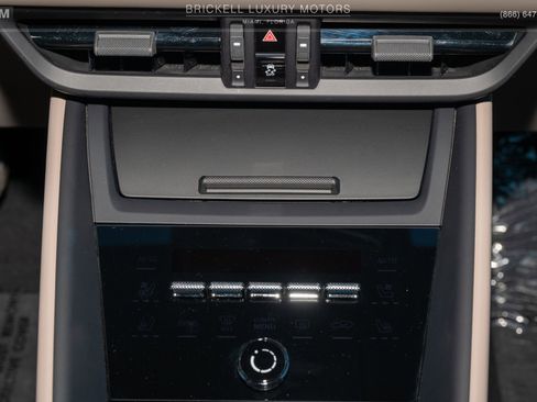 Used 2025 Porsche Macan 4 Electric image 27