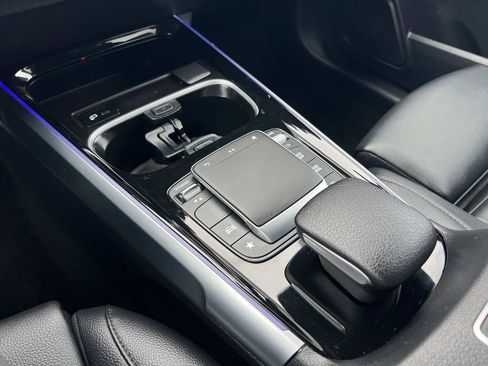 Used 2023 Mercedes-Benz GLB 250 image 17