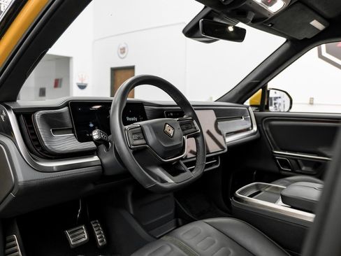 Used 2023 Rivian R1S Adventure image 3