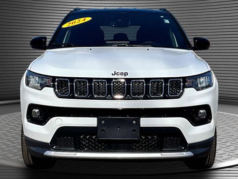 Used 2024 Jeep Compass Limited image 2