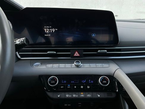 Used 2025 Hyundai Elantra SEL image 26