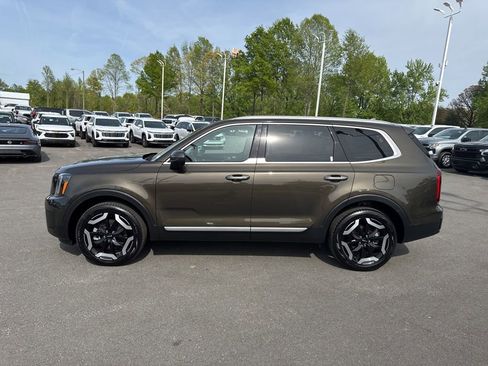 Used 2025 Kia Telluride S image 2