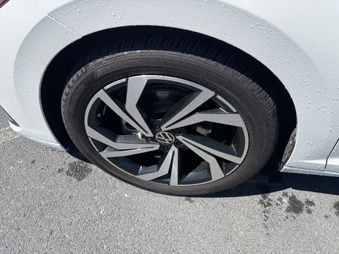 Used 2025 Volkswagen Jetta SEL image 9